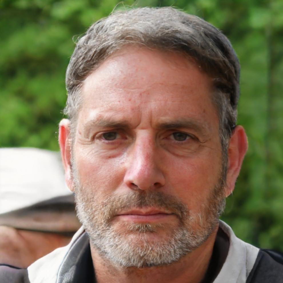 Retrato profesional de Patricio Mendoza, Analista Senior